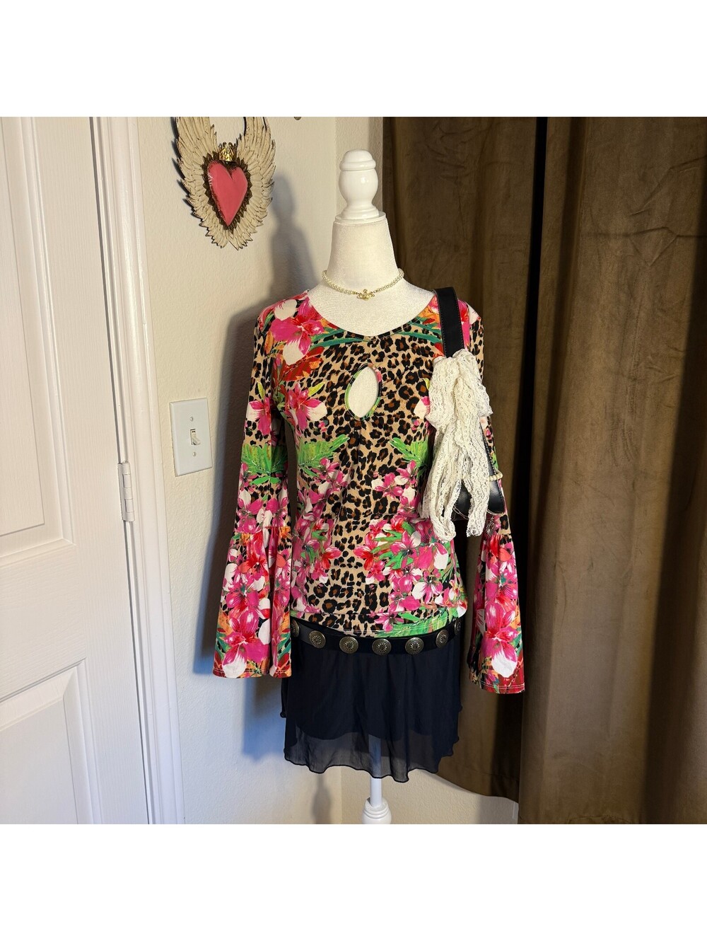 Boston Proper Leopard Funky Y2K Print Flare Sleeve Keyhold Detail Blouse Sz S